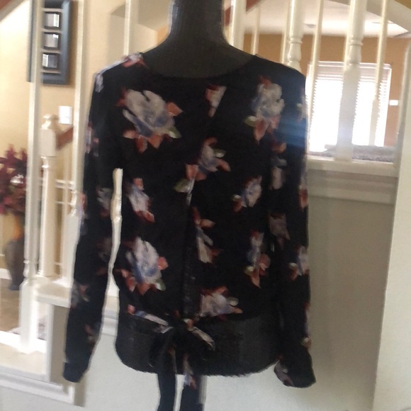 Blouses - Picture 2 of 2